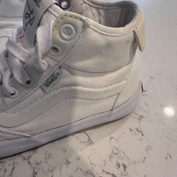 Vans Lizzie Classic White Canvas High-Tops - Picture 2 of 12